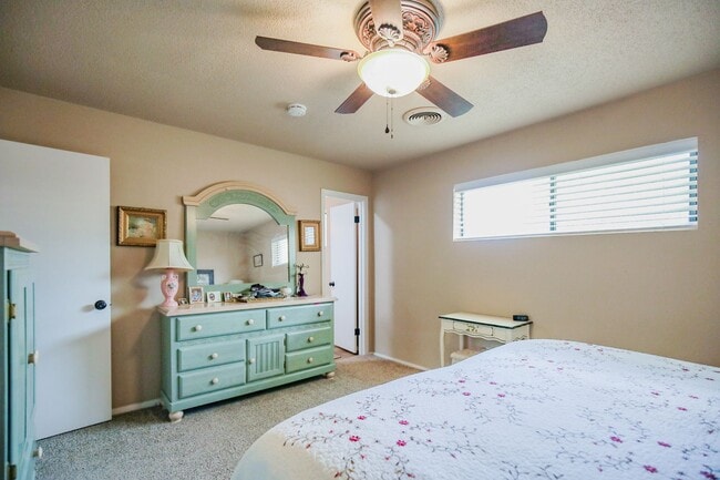 Building Photo - Three Bedroom Home with Plush Backyard