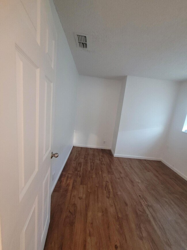 Building Photo - 4103 Riverside Dr