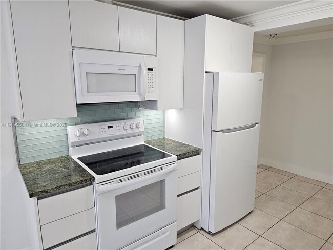 Building Photo - 651 SW 66th Ave