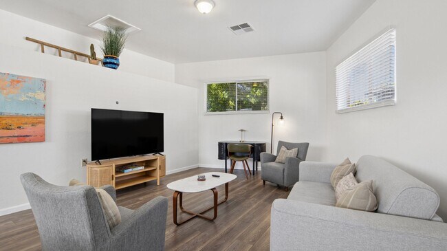 Building Photo - 2929 N 55th Pl