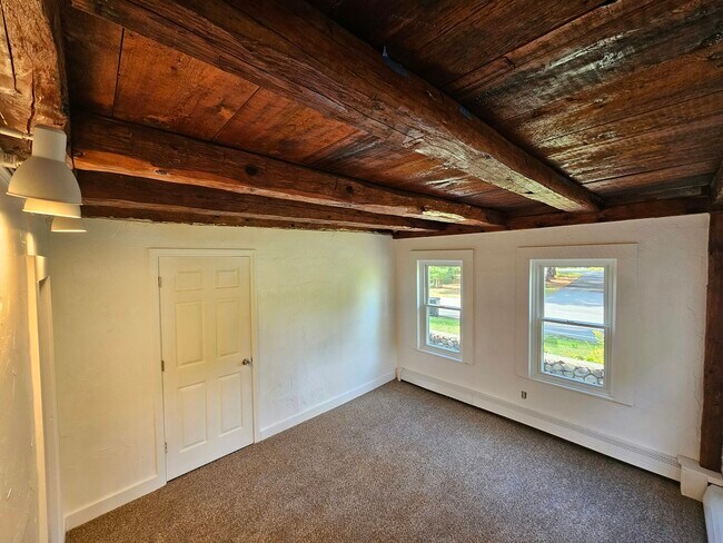 Building Photo - 81 Oak St