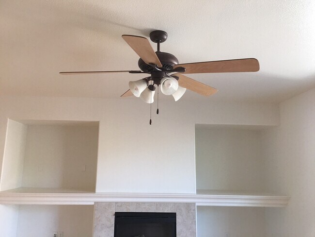 Building Photo - Fabulous Leo Wilson 4/3 in Clovis Unified!