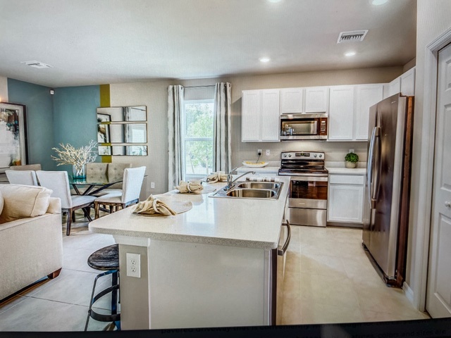 Kitchen island - 15148 Wildflower Cir