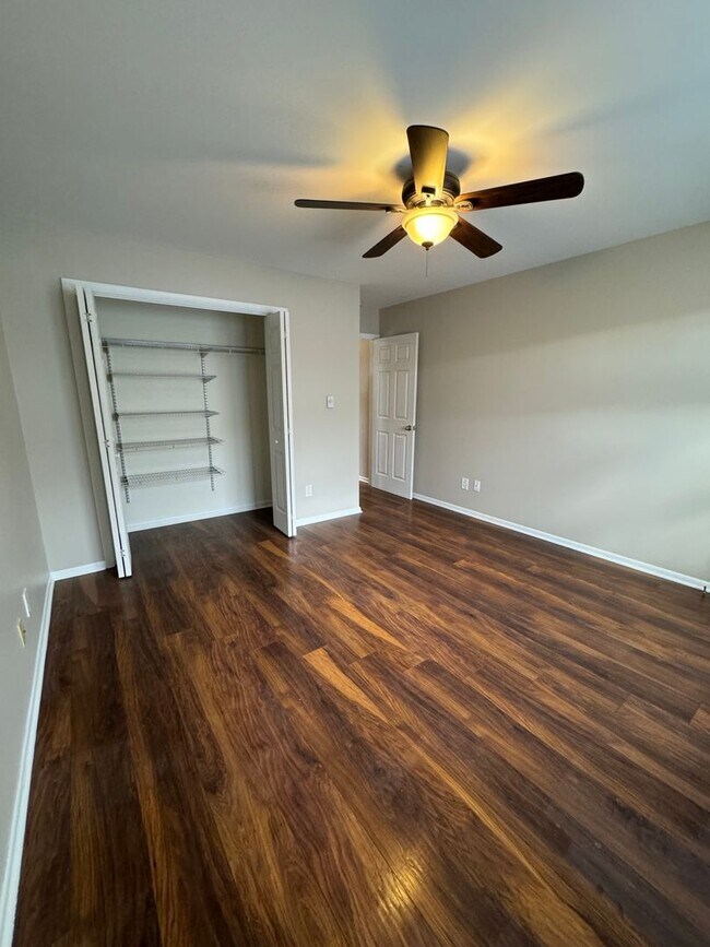 Building Photo - 400 Front St