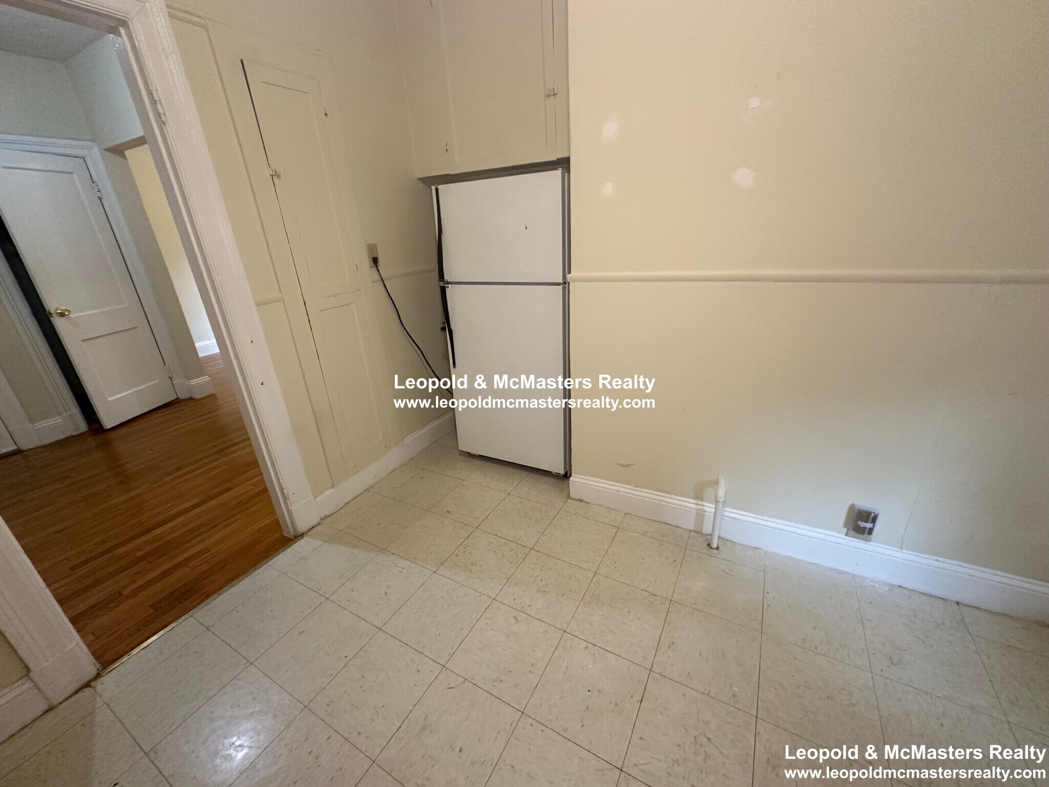 Building Photo - 76 Dunboy St