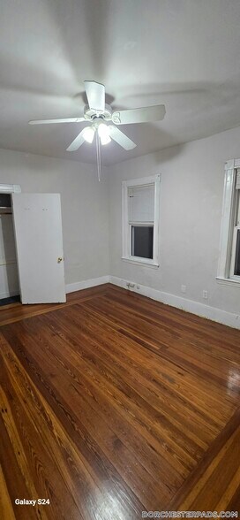 Building Photo - 10 Wave Ave