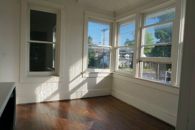 Building Photo - 15 E Gay St