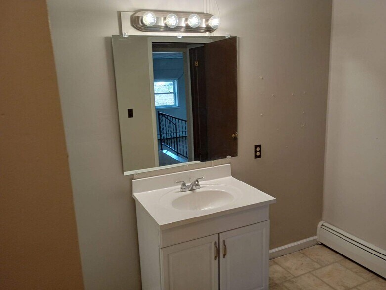 Building Photo - 711 Vulcan St