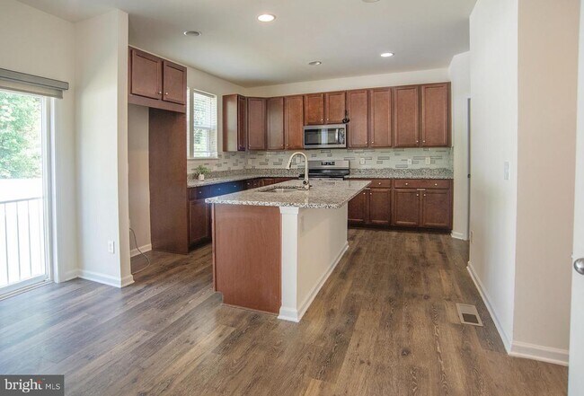 Building Photo - 1600 Hudgins Farm Cir