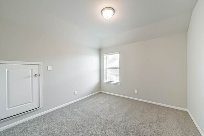 Building Photo - OFFERED BY PRECISION REALTY & MANAGEMENT!!!