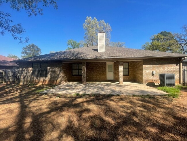 Building Photo - Haughton Beauty with Bonus Room