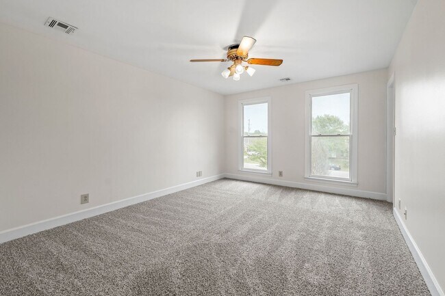 Building Photo - 108 Rolling Meadow Dr