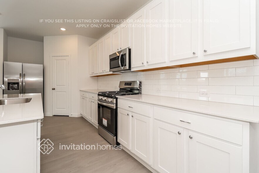 Building Photo - 320 Sedalia Trl