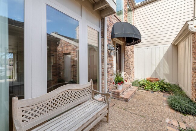 Building Photo - 5850 Valley Forge Dr