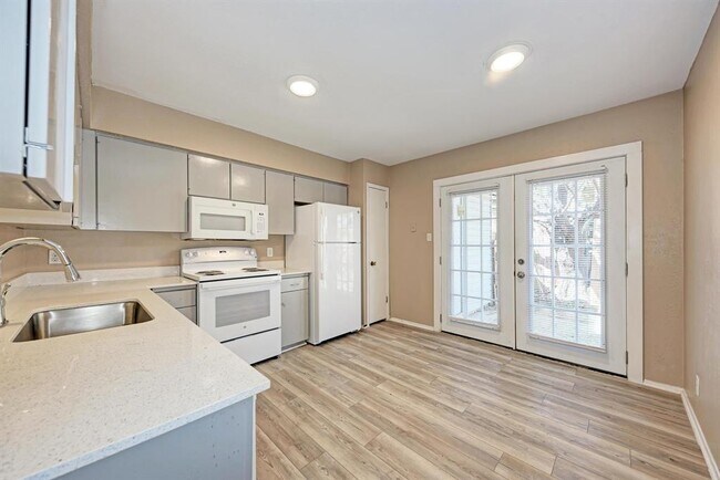 Building Photo - 1117 W Rundberg Ln