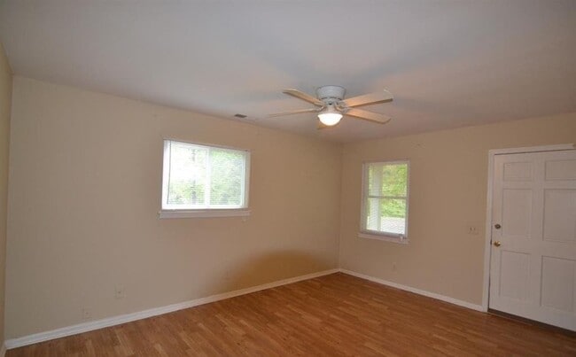 Building Photo - 3 Bedroom Home in Raleigh