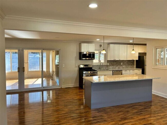 Building Photo - 4642 Elmherst Dr