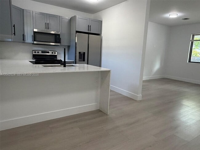 Building Photo - 2100 SW 6th St