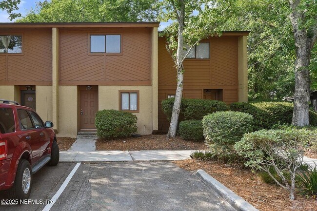 Building Photo - 85 Debarry Ave