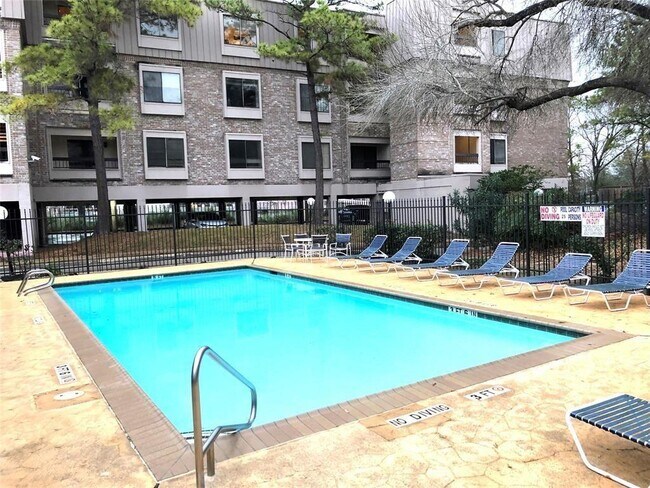 Building Photo - 2211 S Braeswood Blvd