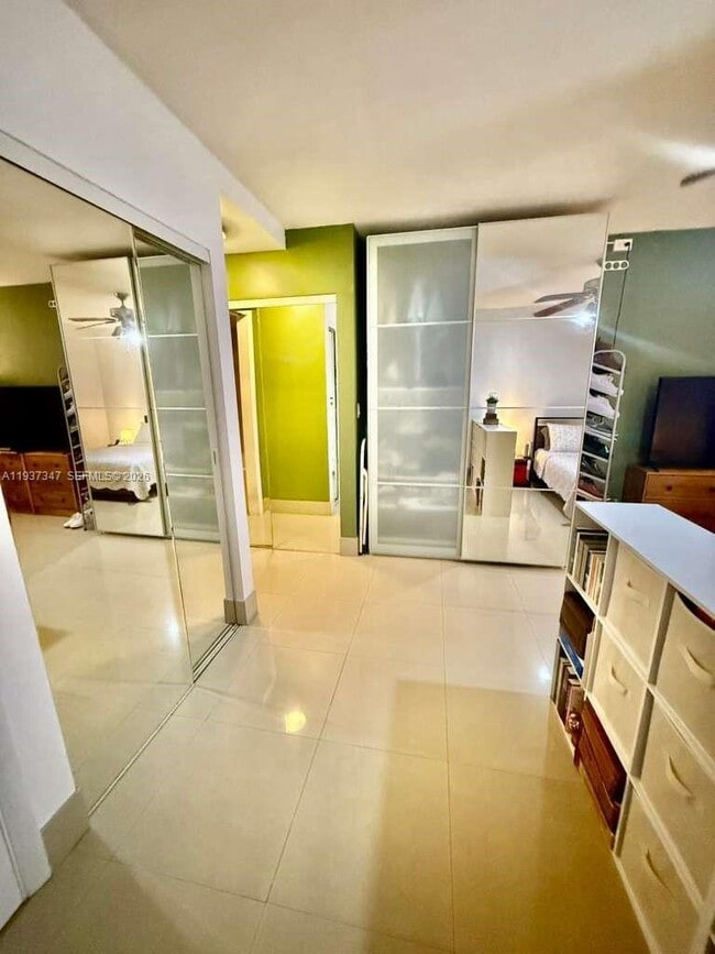 Building Photo - 1400 NE 191st St