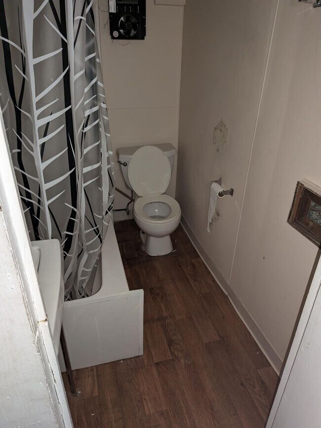 Building Photo - Fallowfield Ave Duplex