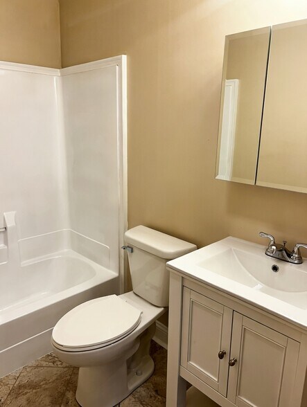 Building Photo - 10102 Main St