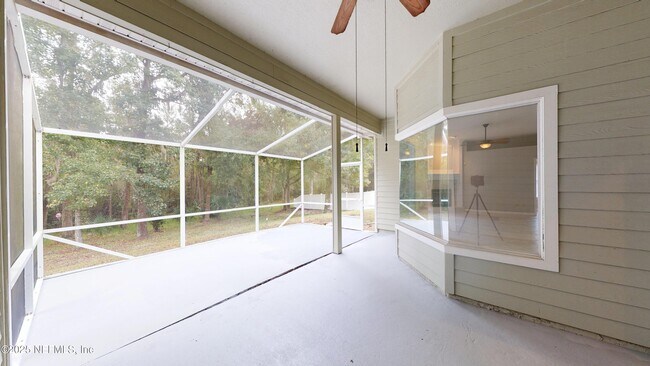 Building Photo - 11861 Lake Fern Dr