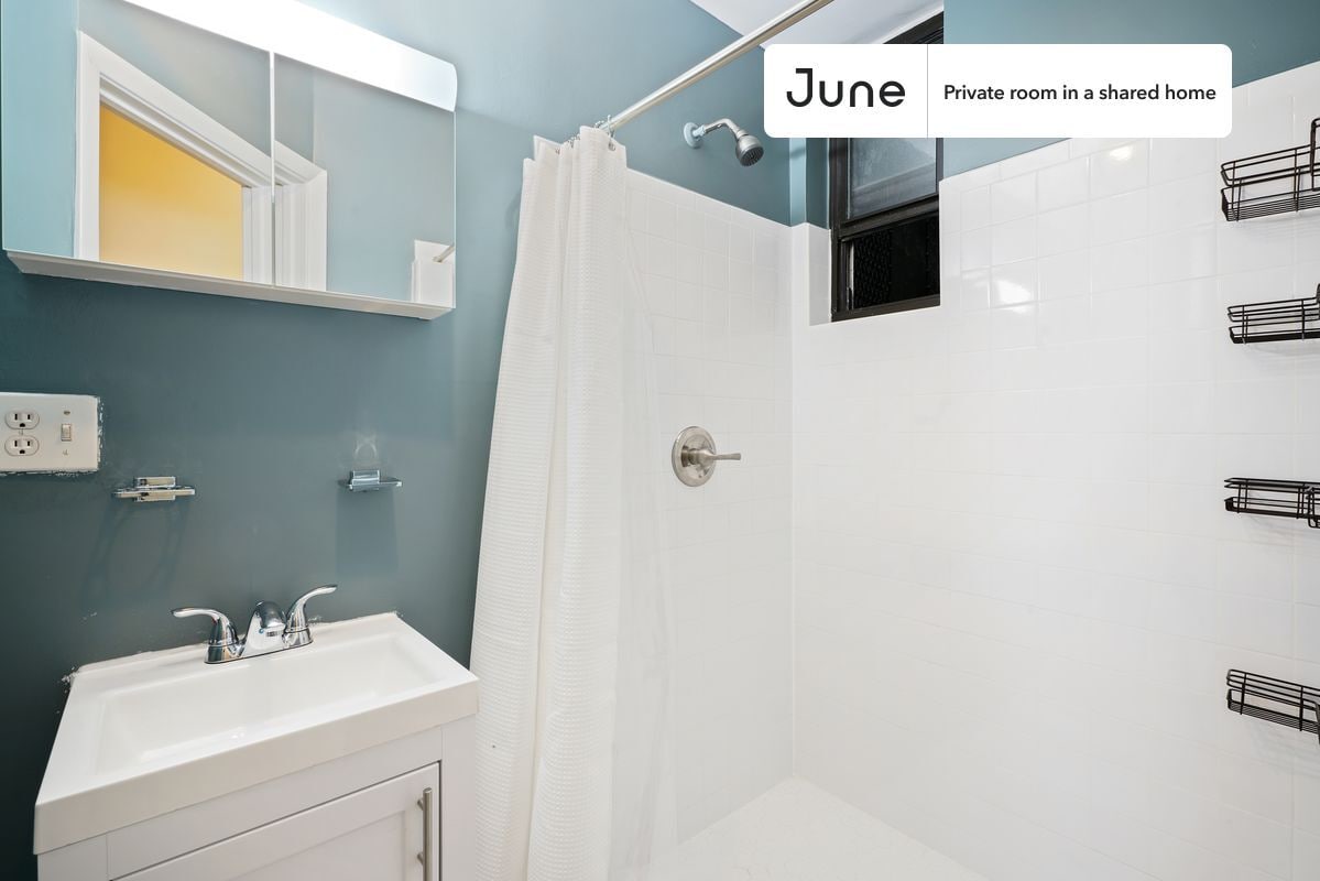 Building Photo - Room in Shared 3 bed/2 bath home in Hell's Kitchen