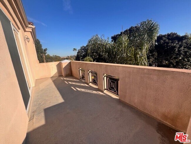 Building Photo - 8609 W Knl Dr