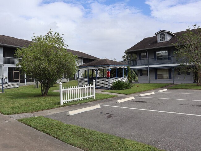 Building Photo - CONDO 2Bedroom 2 Bath MOVE IN READY CALL C...