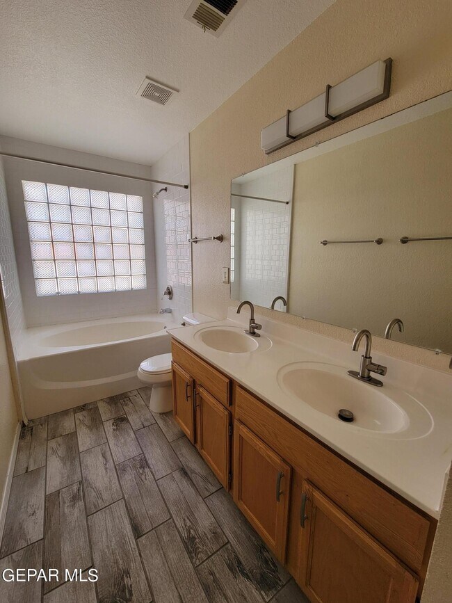 Building Photo - 14044 Peter Noyes Dr