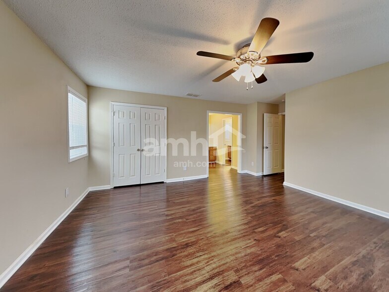 Building Photo - 4404 Garden Club St