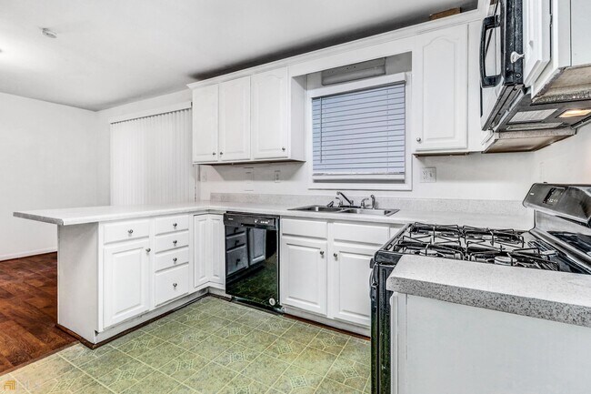 Building Photo - 2537 Bonnybrook Dr SW