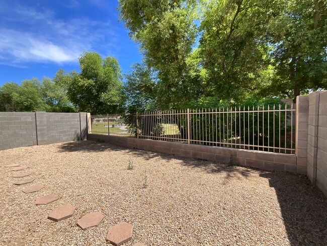 Building Photo - 951 S Tucana Ln