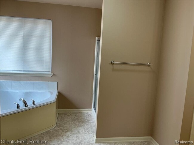 Building Photo - 48161 Nottinghill Ln