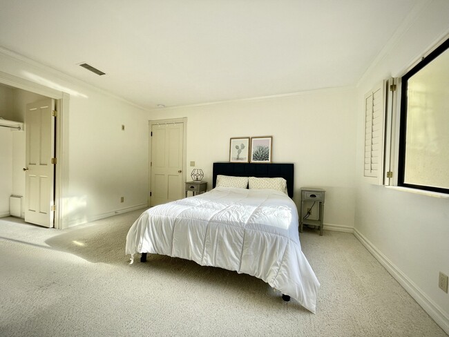 Building Photo - 12927 Guacamayo Ct