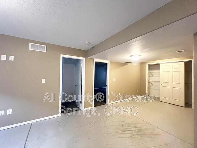 Building Photo - 14345 Woodrock Path