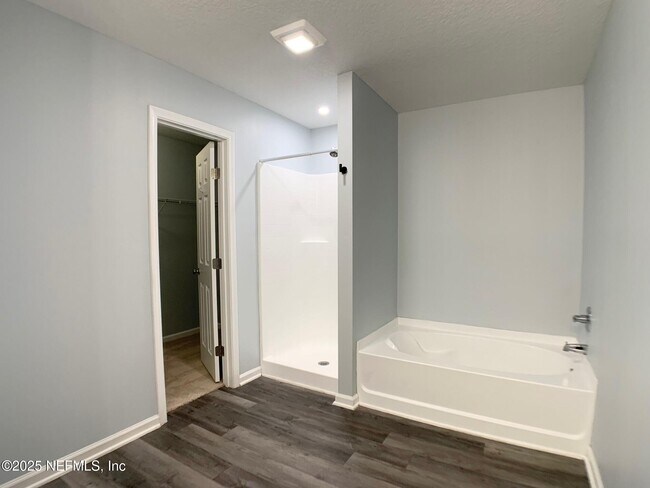 Building Photo - 3201 Deer Creek Dr