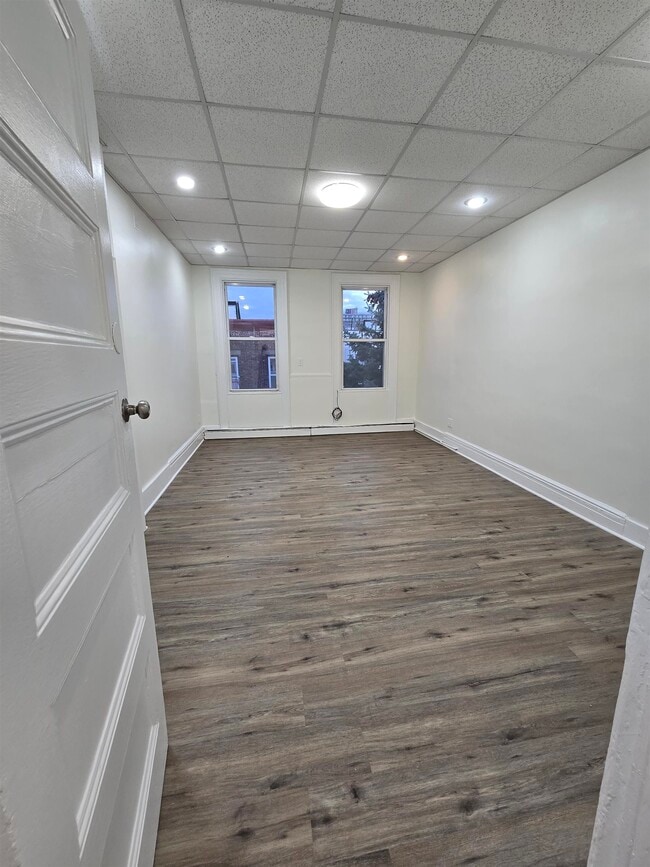 Building Photo - 1709 Kerrigan Ave