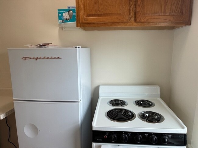 Building Photo - 12 Green St