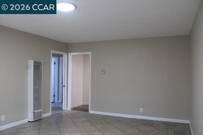 Building Photo - 325 21st St