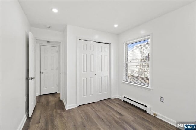 Building Photo - 17 Holsman St