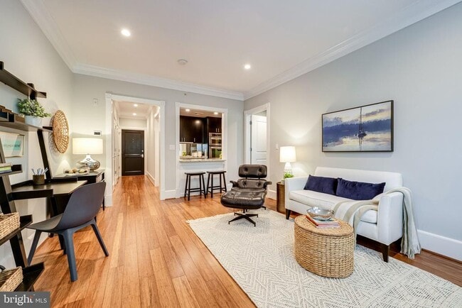 Building Photo - 910 Powhatan St