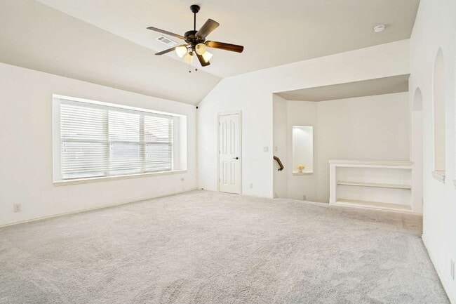 Building Photo - Spacious & Charming Home in Desirable Savannah Community