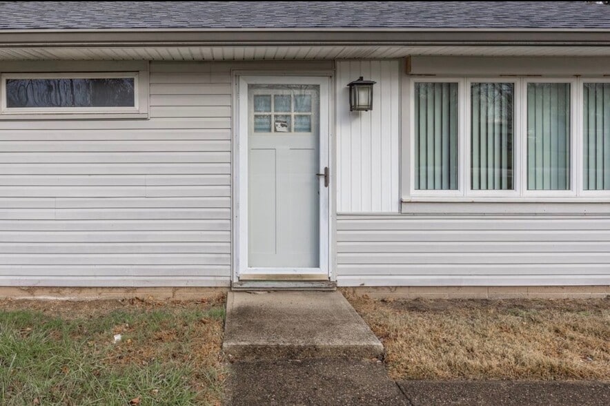 Building Photo - 2006 Randall Rd