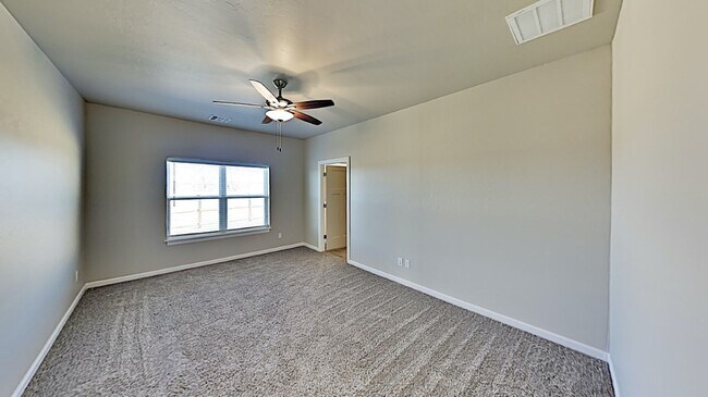 Building Photo - Very Nice 3 Bedroom 2 Bath Home in Yukon S...