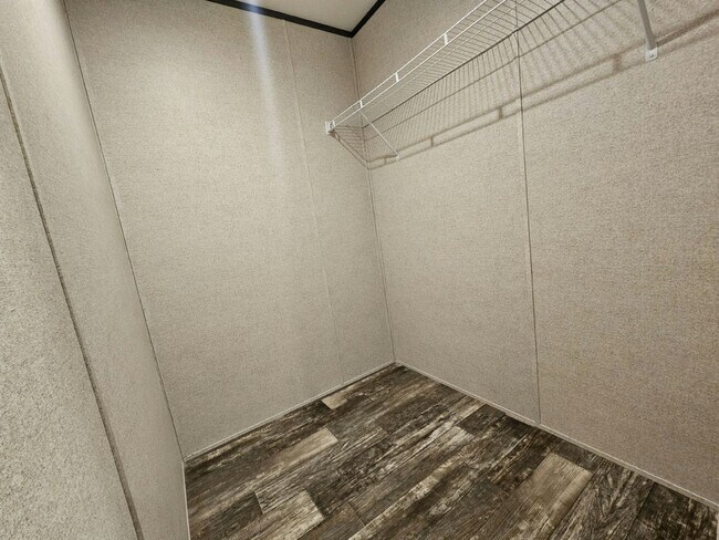 Building Photo - 1023 Myakka Dr