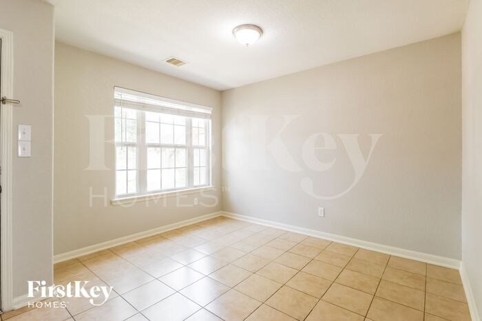 Building Photo - 9931 Fairlane Oaks Dr