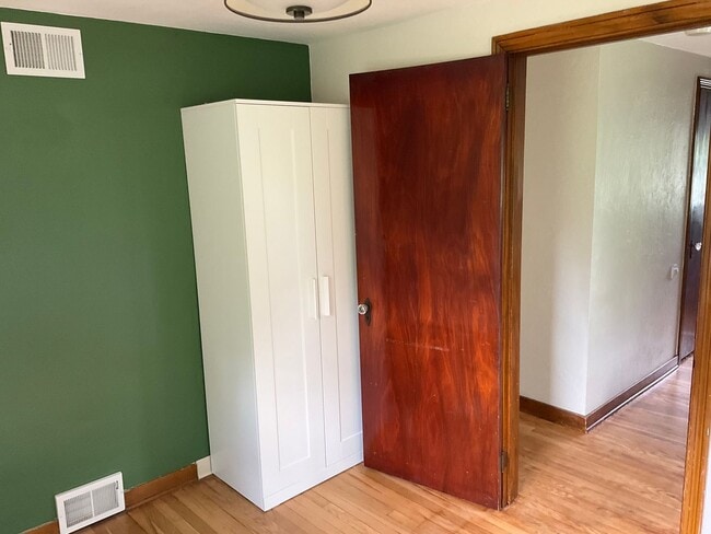 Building Photo - 3 Bedroom - Peaceful Living Just Minutes f...